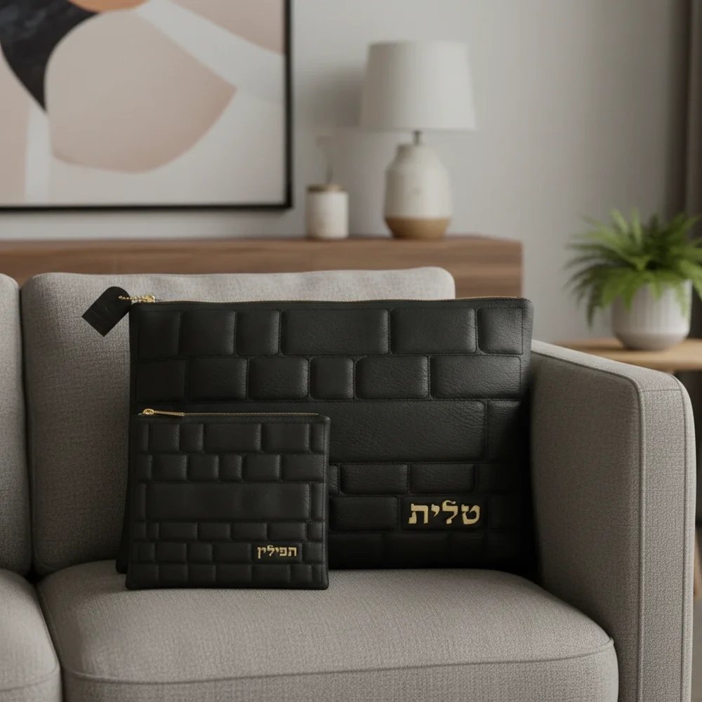 סט טלית ותפילין דמוי עור שחור, אותיות זהב בולטות | 36 ס״מ