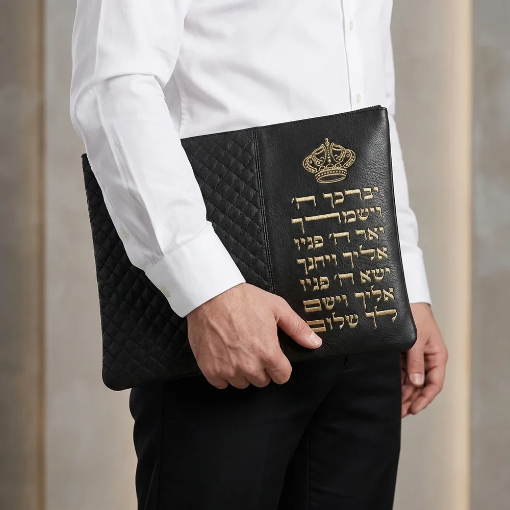 סט טלית ותפילין מדמוי עור שחור עם אותיות בולטות ״ויברכך״ | 36 ס״מ