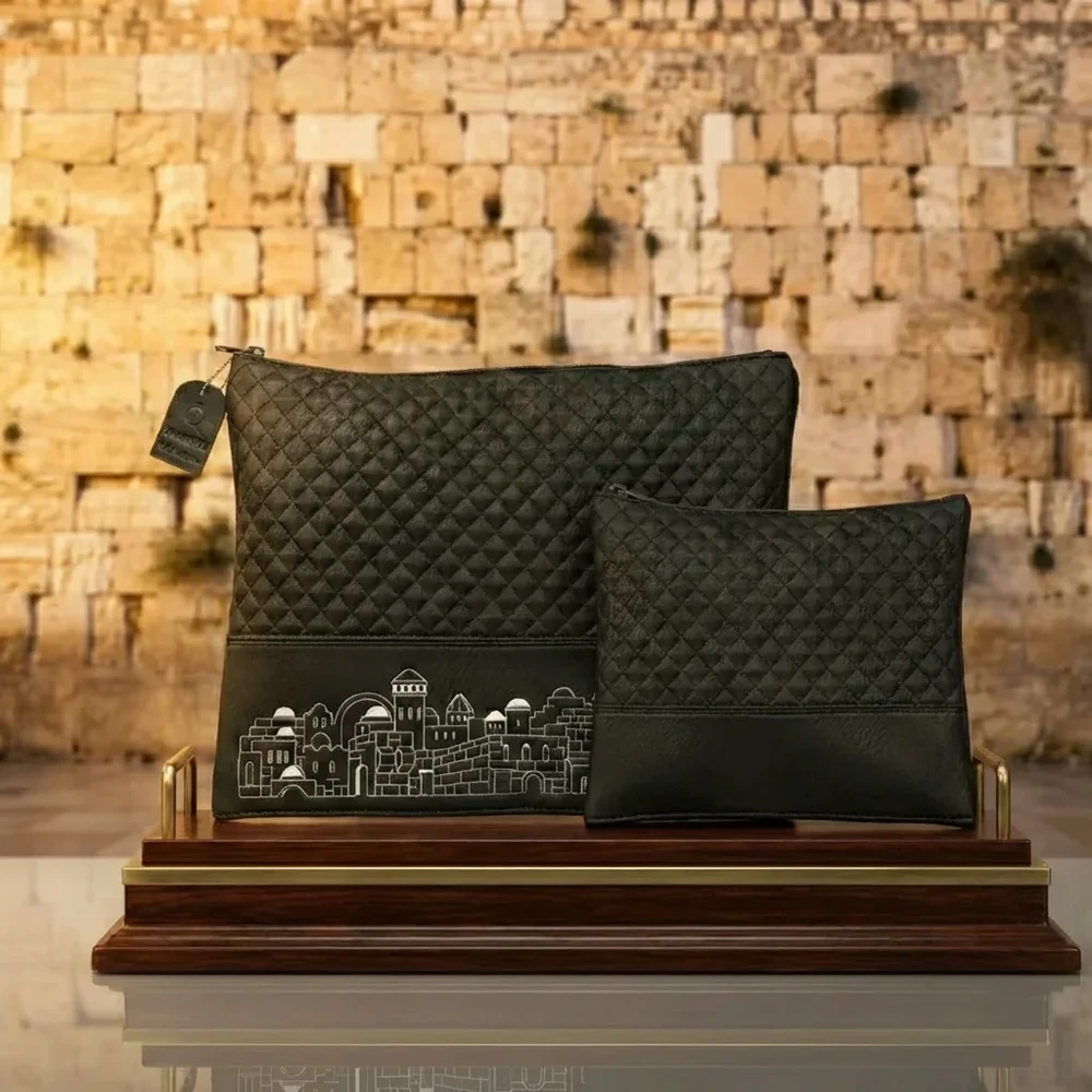 סט טלית ותפילין מדמוי עור שחור עם אותיות בולטות ״ירושלי״ | 36 ס״מ