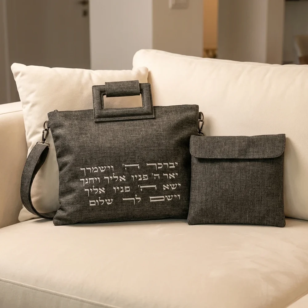 תיק לטלית דמוי עור אפור עם כיתוב ויברכך | 38 ס״מ