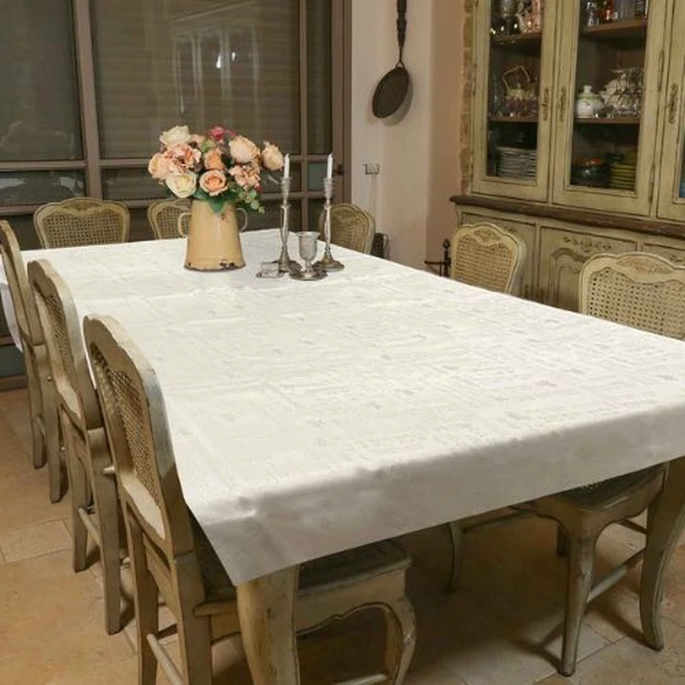 מפת שולחן בד לבנה עם כיתוב שבת ויום טוב | 220 ס״מ