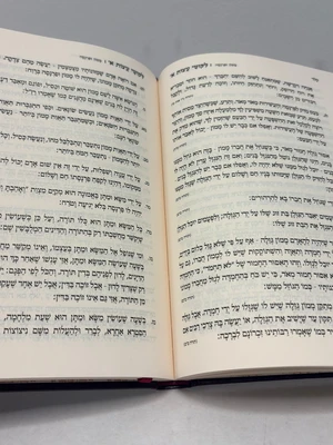 ליקוטי עצות - גודל בנוני כריכה קשה