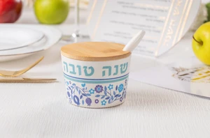 כלי לדבש "במבוק טבעי" "שנה טובה" – 6.5 ס"מ