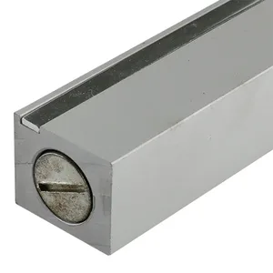 מזוזה אלומיניום 15 ס"מ בגוון כסף מט "ש" מתכת ופס כסף מבריק