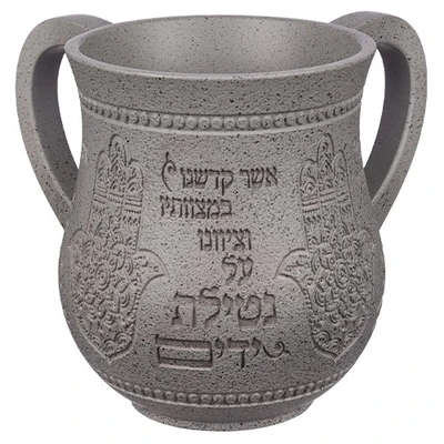 טלה מפולימר אפורה במרקם אבן עם חמסות ונוסח הברכה › דברי שיר