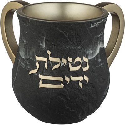 נטלה מפולימר שחורה עם אותיות זהב בולטות וידיות זהב › דברי שיר