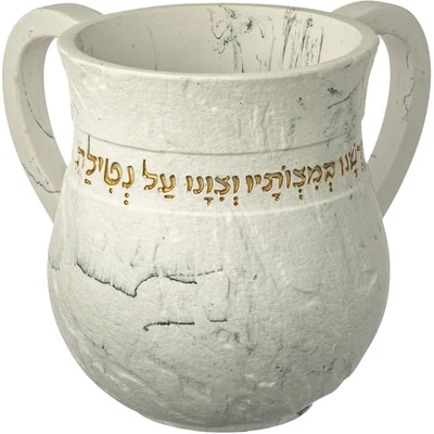 נטלה מפולימר לבנה עם נוסח הברכה בפס זהב › דברי שיר