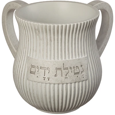 נטלה מפולימר בגוון בטון בהיר עם מרקם חריטים ולוחית מובלטת › דברי שיר