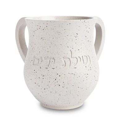 נטלה מפולימר בגוון בטון כהה מנוקד עם אותיות שקועות › דברי שיר