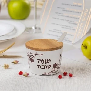 כלי לדבש מבמבוק טבעי עם כיתוב שנה טובה | 9 ס״מ