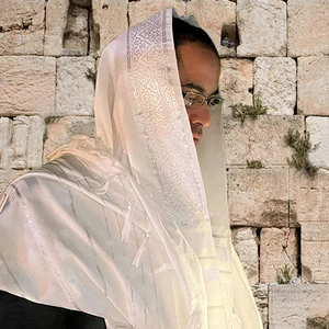 טלית בד בצבע כסף עם פסים כסופים | 60 ס״מ