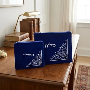 סט טלית ותפילין מקטיפה כחולה עם ריקמה | 36 ס״מ