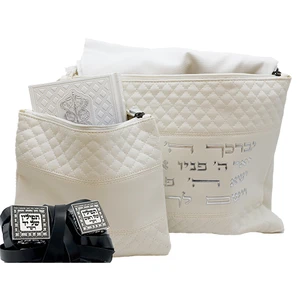 סט טלית ותפילין מדמוי עור אפור עם אותיות ״יברכך״ בולטות | 38 ס״מ