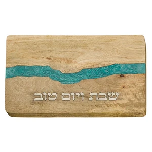 מגש חלה עץ עם יציקת אפוקסי כחולה | 41 ס״מ