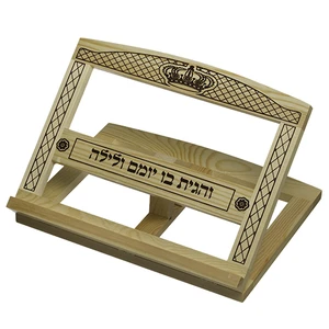 שטנדר עץ חום-טבעי עם עיטורים | 43 ס״מ