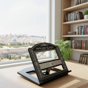 שטנדר מהודר מעץ מהגוני עם פלקטת מתכת ״פנינה״ | 38 ס״מ