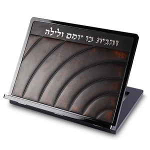 שטנדר עץ עם פלקטה דמוי עור בצבע חום | 44 ס״מ