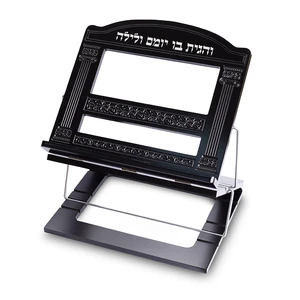 שטנדר עץ מהגוני עם שלוש קומות בעיטור כסף ״שער וילנה״ | 28 ס״מ