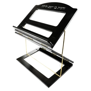 שטנדר עץ מהגוני עם שלוש קומות בעיטור כסף ״שער וילנה״ | 28 ס״מ