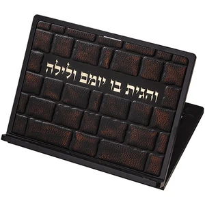 שטנדר עץ דמוי עור עם ״כותל״ ופלקטה | 38X30 ס״מ
