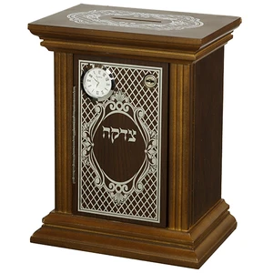 קופת צדקה מעץ חום עם מנעול ושעון | 27 ס״מ