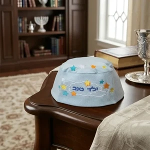 כיפת שינה מבד כחול לילד עם כיתוב ״ילד טוב״ | 22 ס״מ