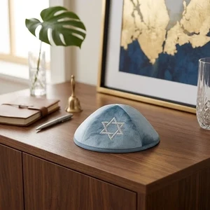 כיפה מקטיפה כחולה עם ריקמת מגן דוד, גודל 4 | 19 ס״מ