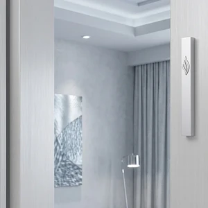 מזוזת אלומיניום כסף עם סגירת גומי ודגם ״ש להבה״ | 12