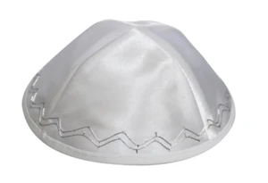 כיפה סטן לבן 20 ס עם עיטור רקמה