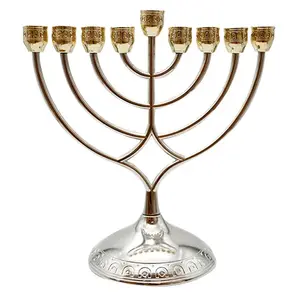 חנוכייה מתכת מהודרת עם קנים זהב 28 ס