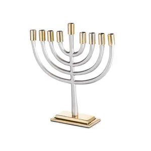 חנוכייה לנרות אלומיניום מהודרת עם קנים זהב 19 ס