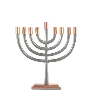 חנוכייה לנרות אלומיניום מהודרת עם קנים צבעוניים 19 ס