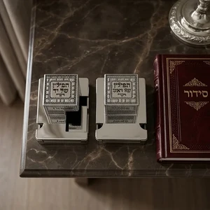 בתי תפילין מפלסטיק בצבע כסף עם פלקטה | 32 ס״מ