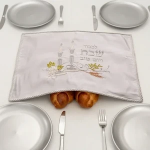 כיסוי חלה סאטן לבן עם ריקמה | 52 ס״מ