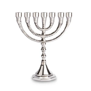 מנורת חנוכה מאלומיניום בגימור ניקל, 7 קנים