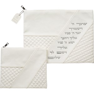 סט טלית תפילין דמוי עור לבן אותיות בולטות "יברכך" כסף 31*38 ס"מ
