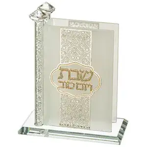 מעמד לגפרורים קריסטל עם פלקטות “עיטורים” 12*12 ס”מ